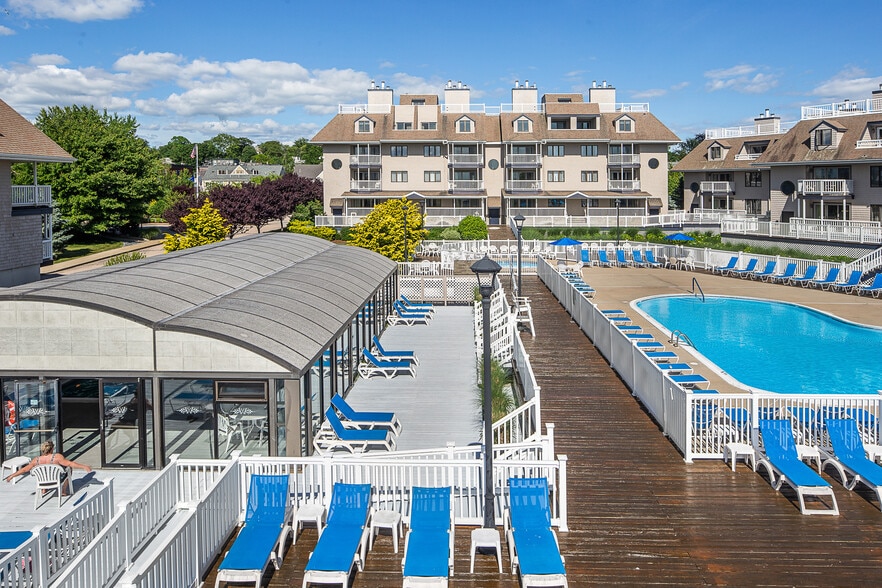 More Photos Of 551 Thames St, Newport Hotel For Sale