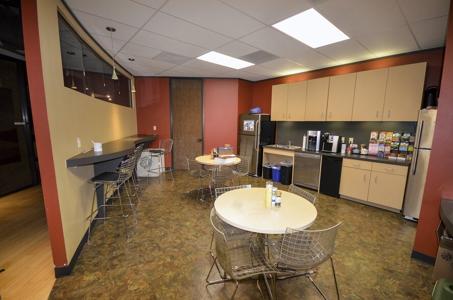 More Photos Of 8000 Centre Park Dr, Austin Office For Lease