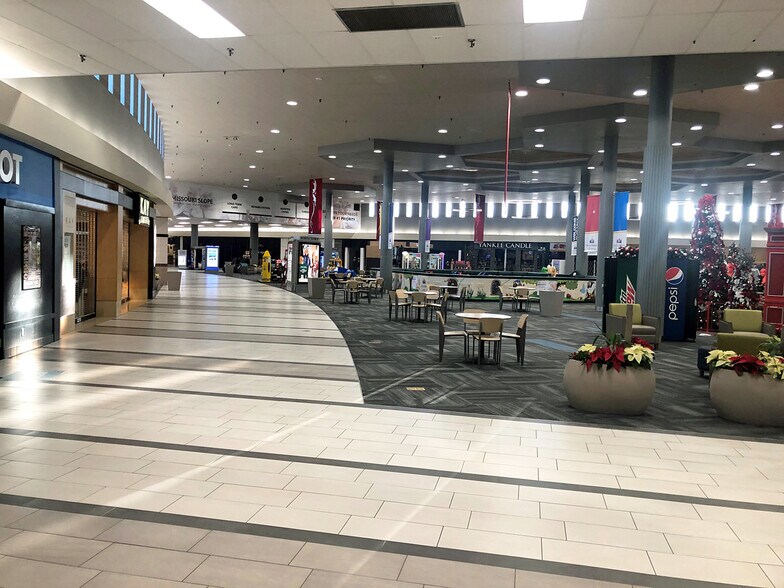 More Photos Of 706 Kirkwood Mall, Bismarck General Retail For Lease