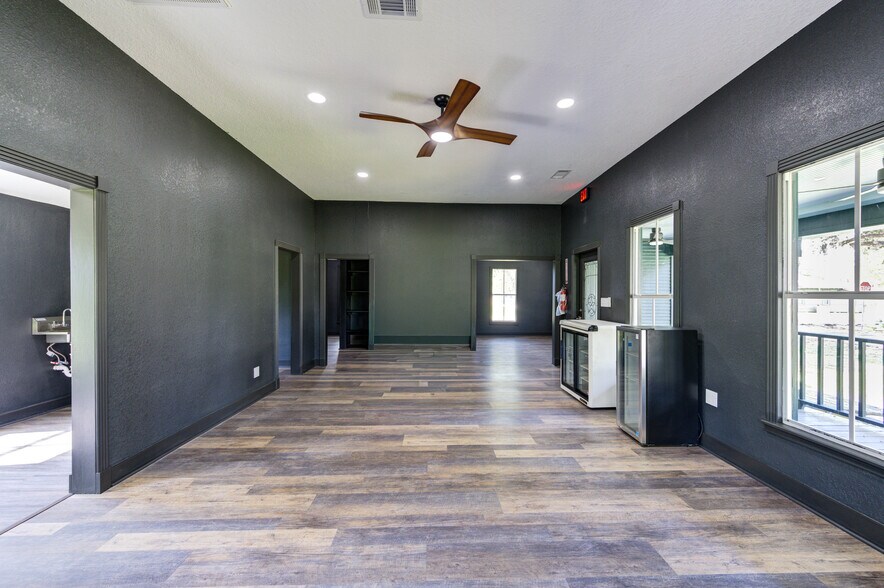 More Photos Of 602 E Myrtle St, Angleton Office Residential For Sale