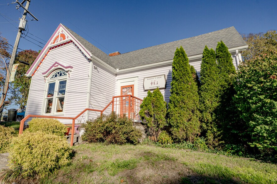 More Photos Of 724 Washington St, Shelbyville Freestanding For Sale