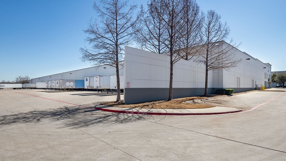 More Photos Of 800 W Bethel Rd, Coppell Distribution For Lease