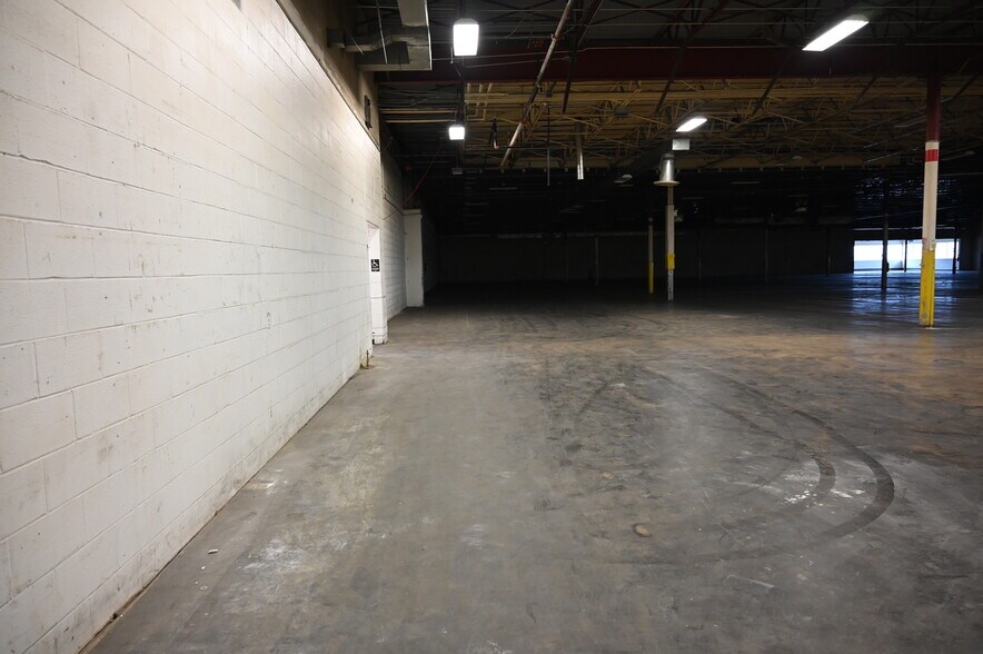 More Photos Of 2300 Claremont Ave, Ashland Storefront For Sale