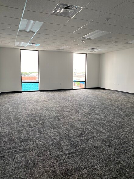 More Photos Of 504 Broadway St, Alexandria Storefront Retail Office For Lease