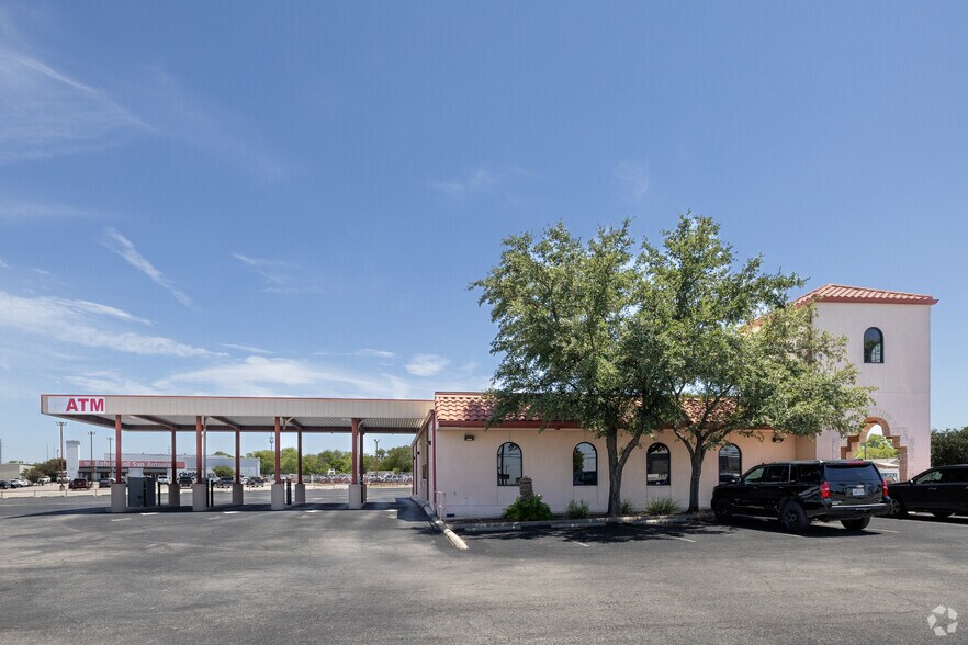 More Photos Of 420 N Weidner Rd, San Antonio Bank For Sale
