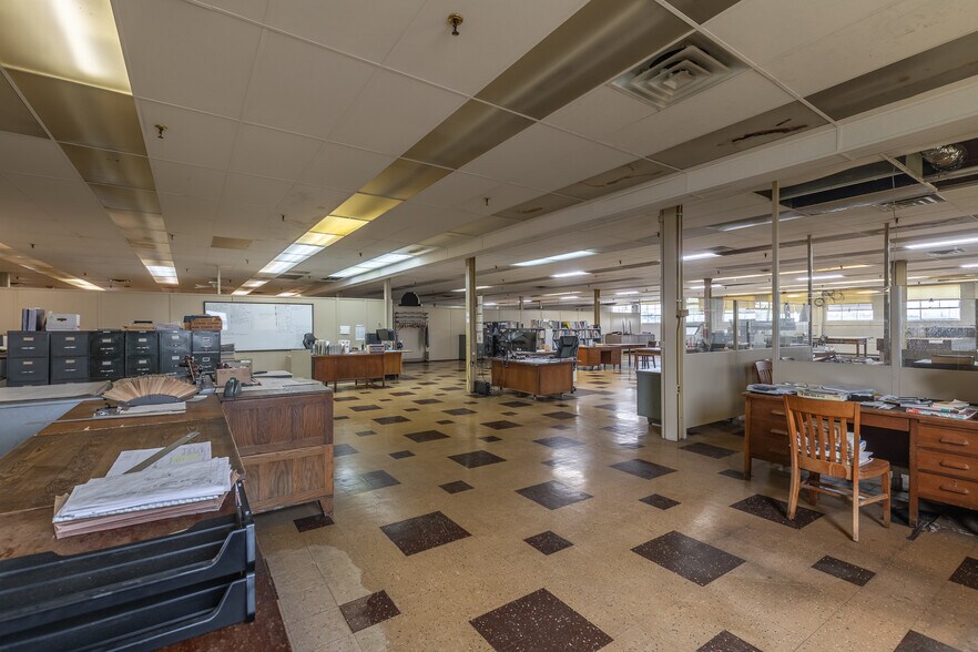 More Photos Of 24000 Lakeland Blvd, Euclid Manufacturing For Sale