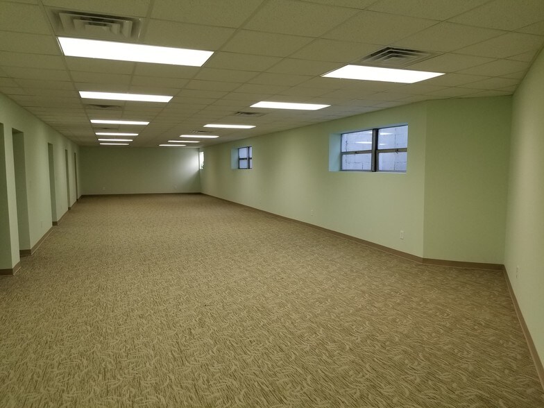 More Photos Of 30785 Grand River Ave, Farmington Hills Office For Sale