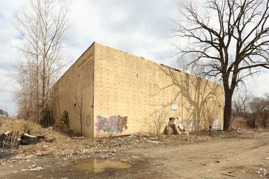 More Photos Of 6455 Le Grand St, Detroit Warehouse For Sale