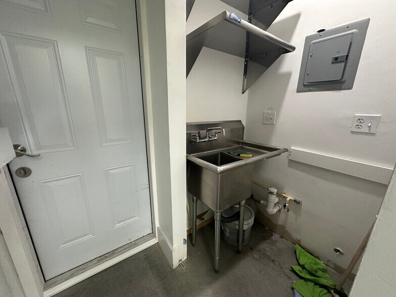 More Photos Of 2040 Washington St, Hollywood Medical For Lease