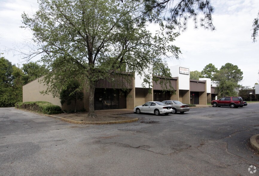 Primary Photo Of 2977-3001 Vanguard Dr, Memphis Flex For Sale