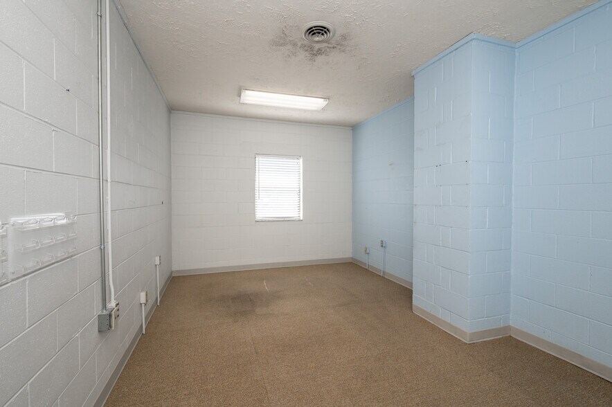 More Photos Of 2918 Price Ave, Cincinnati Office For Lease