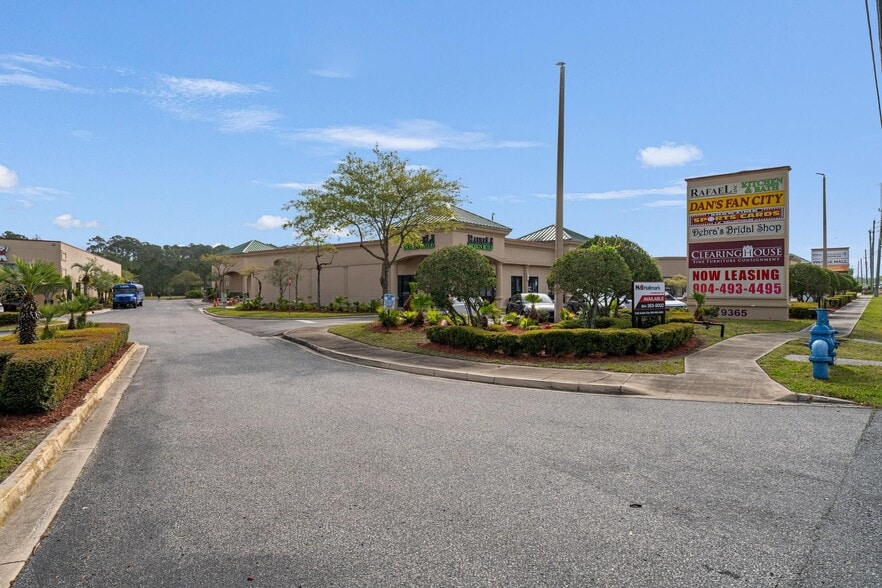 More Photos Of 9365 Philips Hwy, Jacksonville Freestanding For Sale