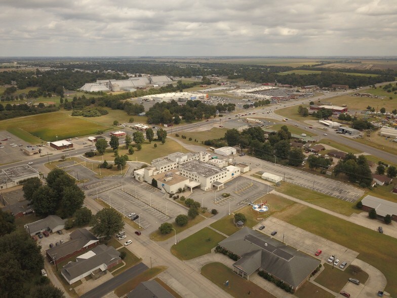 More Photos Of 1301 1st St, Kennett Hospital For Lease