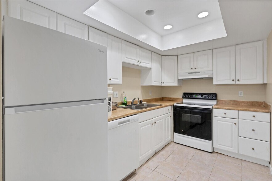 More Photos Of 3937-3957 Broadway Ave, Fort Myers Storefront Retail Residential For Sale