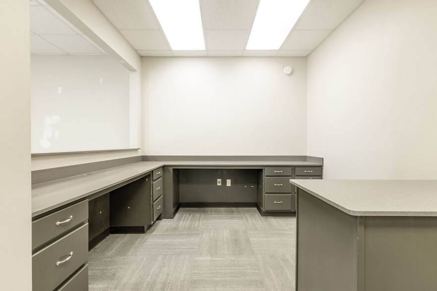 More Photos Of 5460 Main St, Del City Flex For Lease