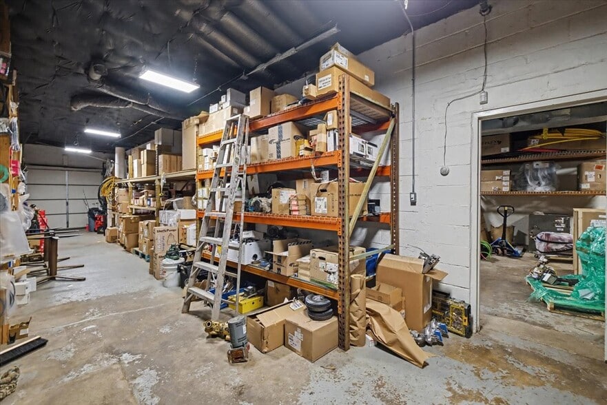 More Photos Of 17 Vreeland St, Lodi Warehouse For Sale