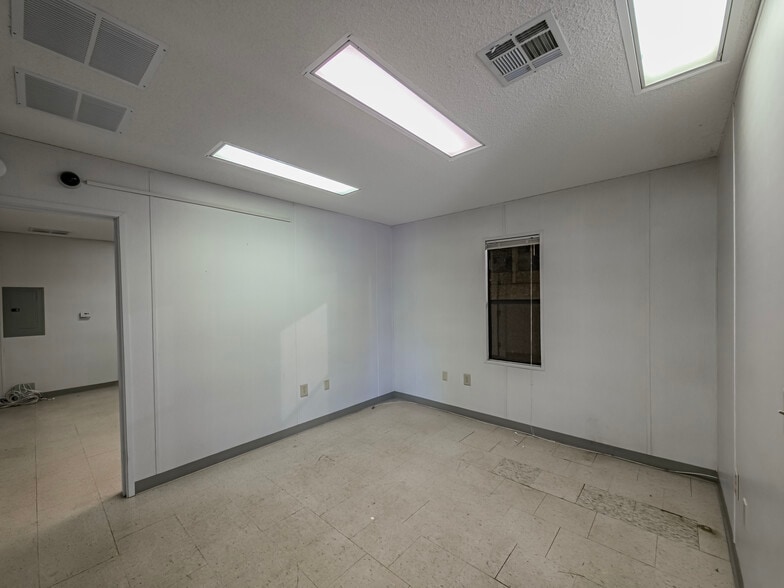 More Photos Of 19300 Valdosta Hwy, Valdosta Light Distribution For Lease