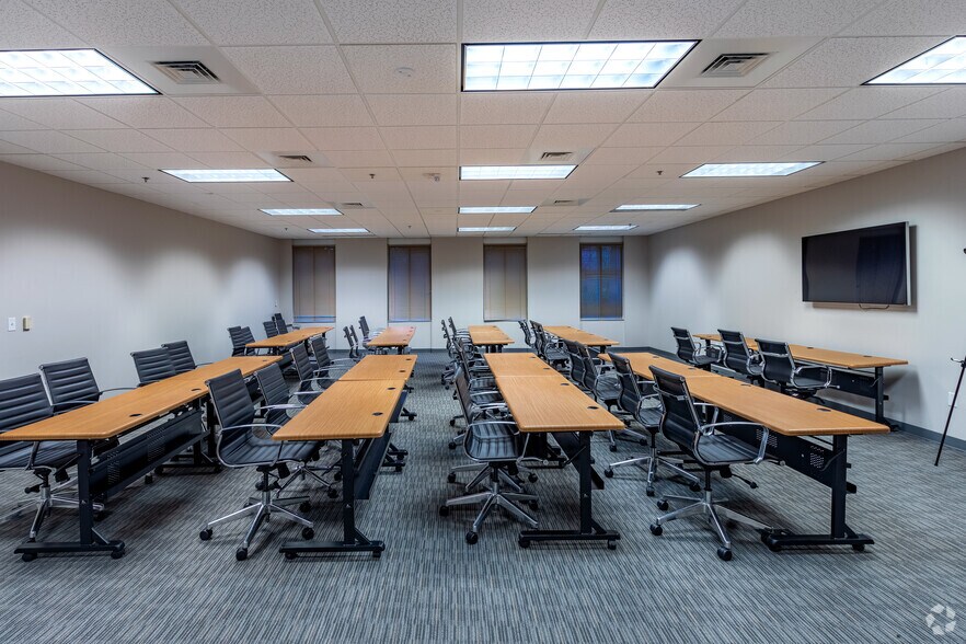 More Photos Of 2550 W Tyvola Rd, Charlotte Office For Lease