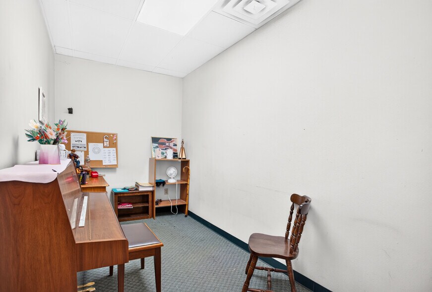 More Photos Of 1319 S John Redditt Dr, Lufkin Office For Sale
