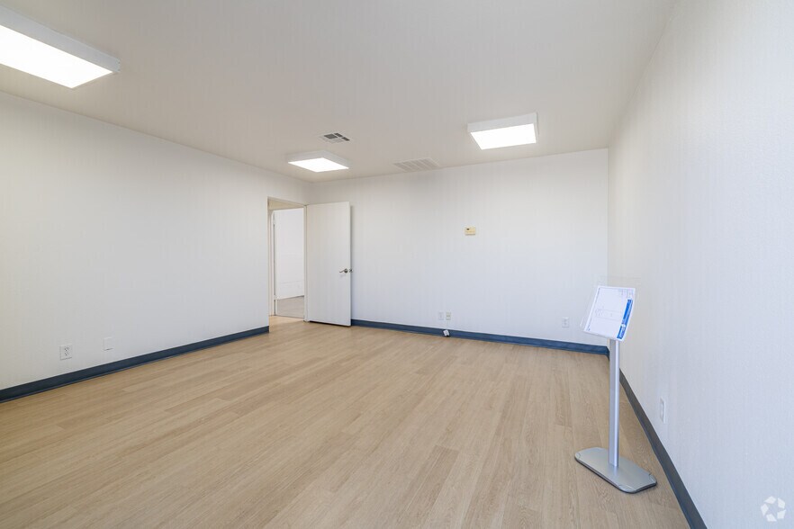 More Photos Of 2630 Northaven Rd, Dallas Unknown For Lease