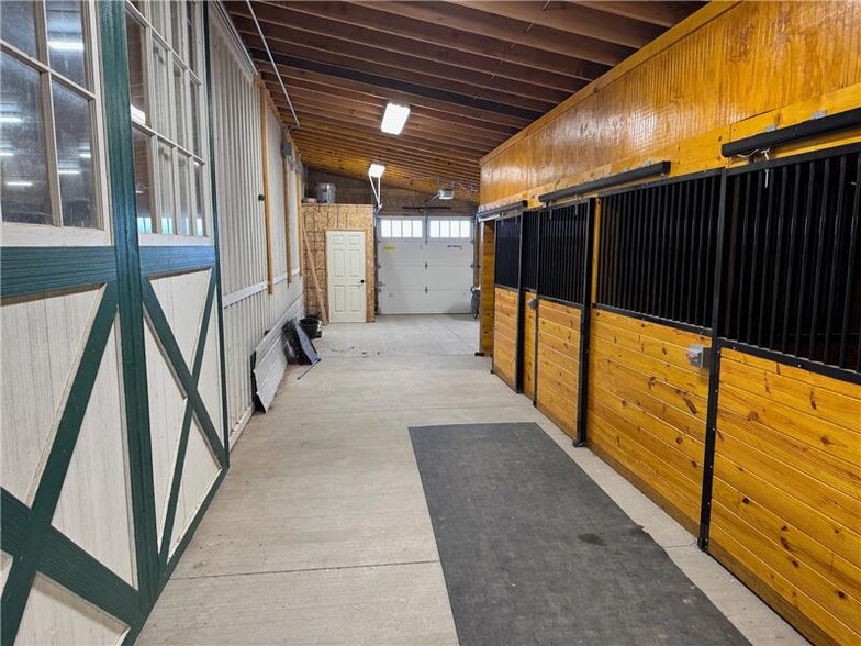 More Photos Of 115 Hilltop Dr, Phoenix Sports And Entertainment For Sale