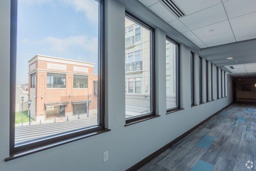 More Photos Of 670 Downey Green, Hampton Apartments For Sale