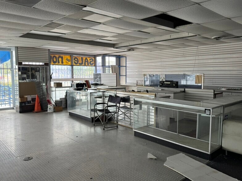 More Photos Of 2834 E Main St, Ventura General Retail For Sale