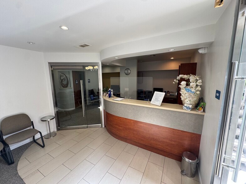 More Photos Of 124 N Locust St, Inglewood Medical For Sale