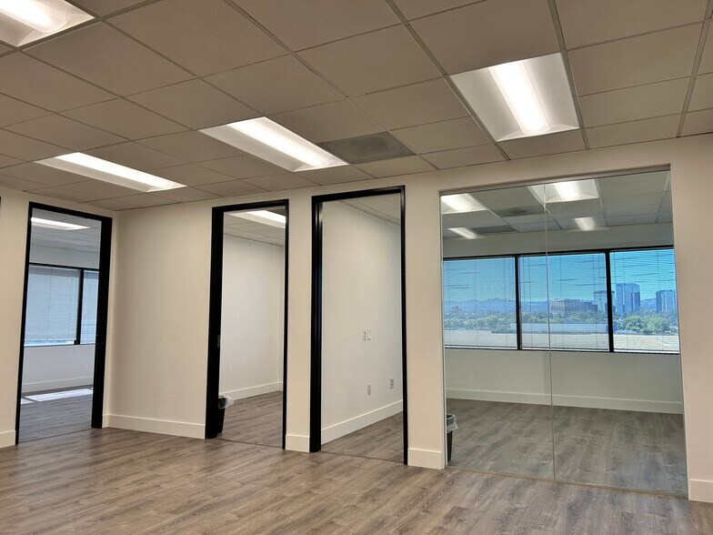 More Photos Of 6800 Owensmouth Ave, Woodland Hills Office For Lease