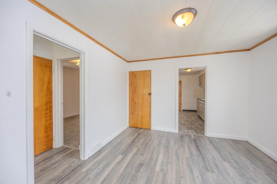 More Photos Of 2101 Pine Ave, Niagara Falls Storefront Retail Residential For Sale