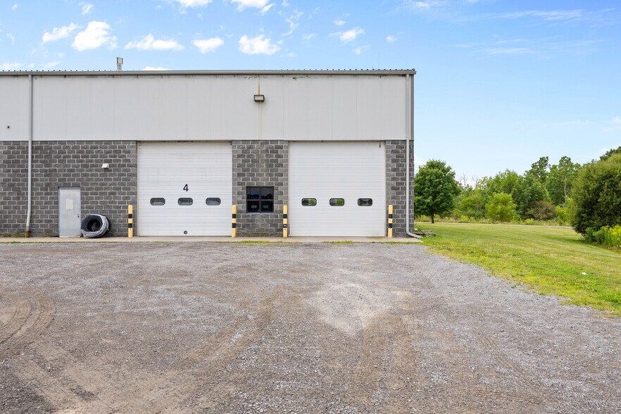 More Photos Of 2926 Lakeville Rd, Avon Warehouse For Lease