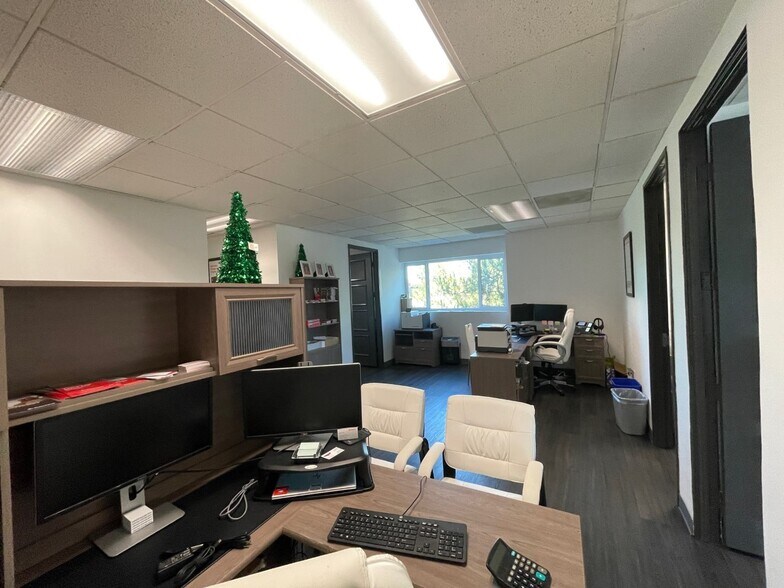 More Photos Of 20631 Ventura Blvd, Woodland Hills Office For Lease