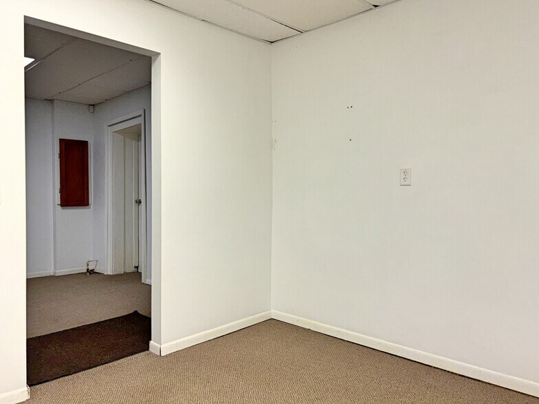 More Photos Of 146 E Main St, Braidwood Storefront For Sale