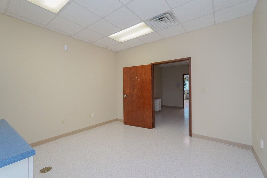 More Photos Of 100 Perpetual Sq, Anderson Medical For Lease