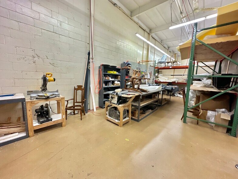 More Photos Of 219 S Service Rd, Plainview Warehouse For Lease