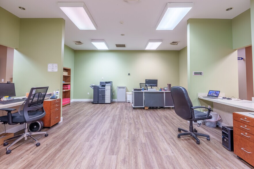 More Photos Of 727 Cox Creek Pky, Florence Healthcare For Sale