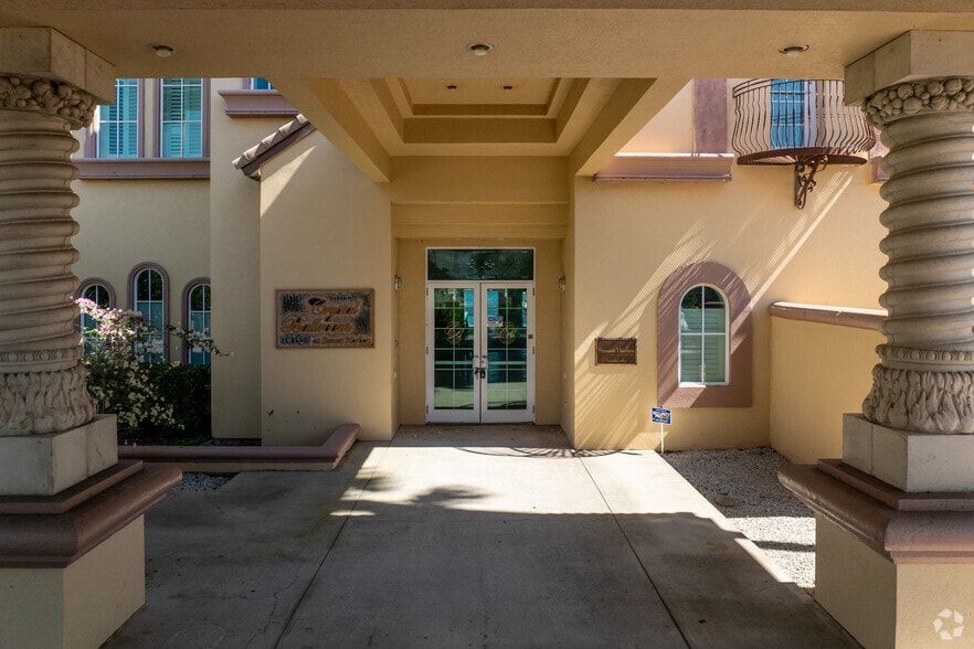 More Photos Of 861 Ballough Rd, Daytona Beach Restaurant For Lease