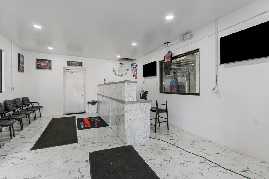 More Photos Of 4057 Dix Hwy, Lincoln Park Freestanding For Sale