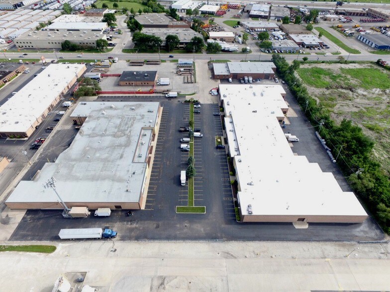 Primary Photo Of 2416-2420 E Oakton St, Mount Prospect Warehouse For Lease