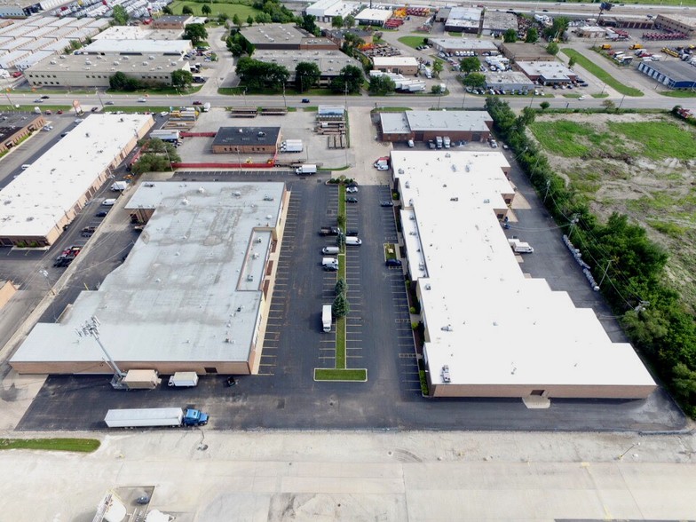 Primary Photo Of 2420 E Oakton St, Mount Prospect Warehouse For Lease