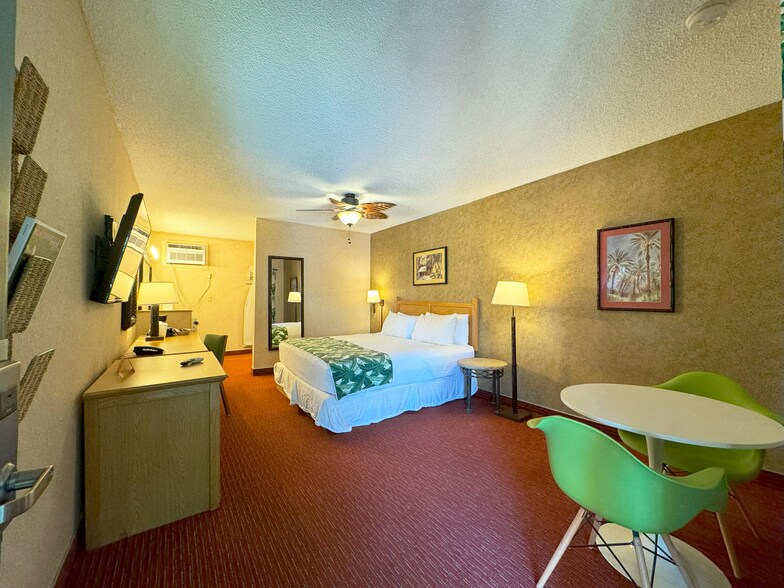 More Photos Of 411 E Palm Canyon Dr, Palm Springs Hotel For Sale