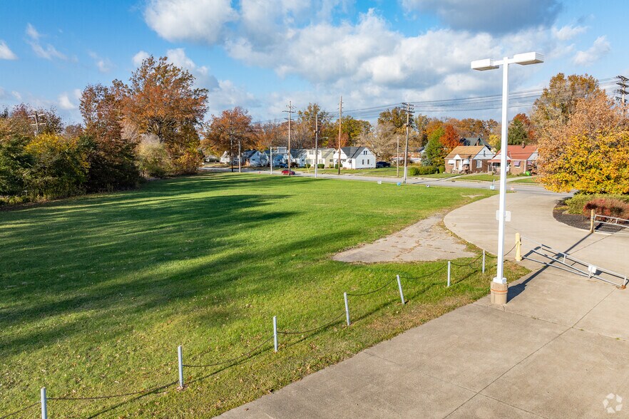 More Photos Of 940 Babbitt Rd, Euclid Auto Dealership For Lease