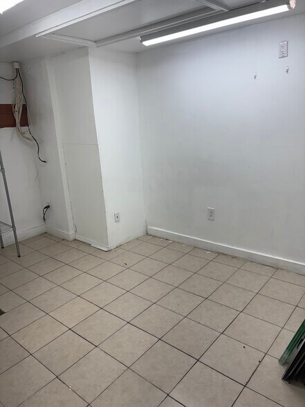 More Photos Of 4918-4934 Broadway, New York Storefront For Lease