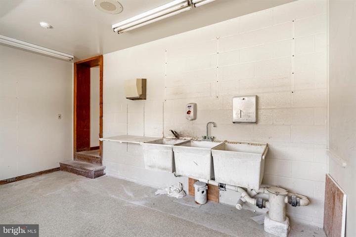 More Photos Of 915 N Hanover St, Elizabethtown Medical For Sale