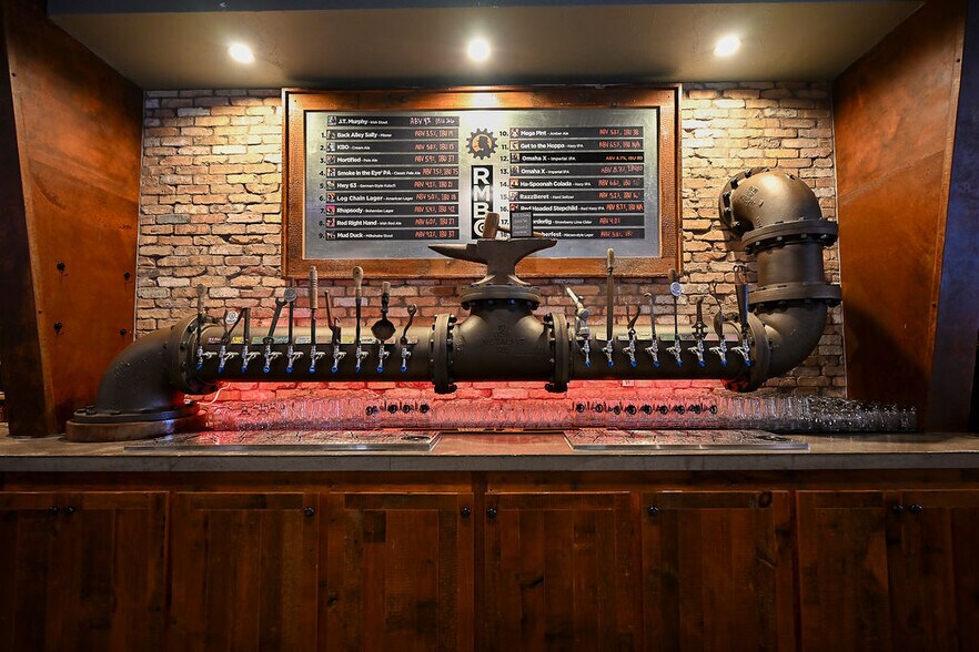 More Photos Of 234 Walnut St, Spooner Restaurant For Sale