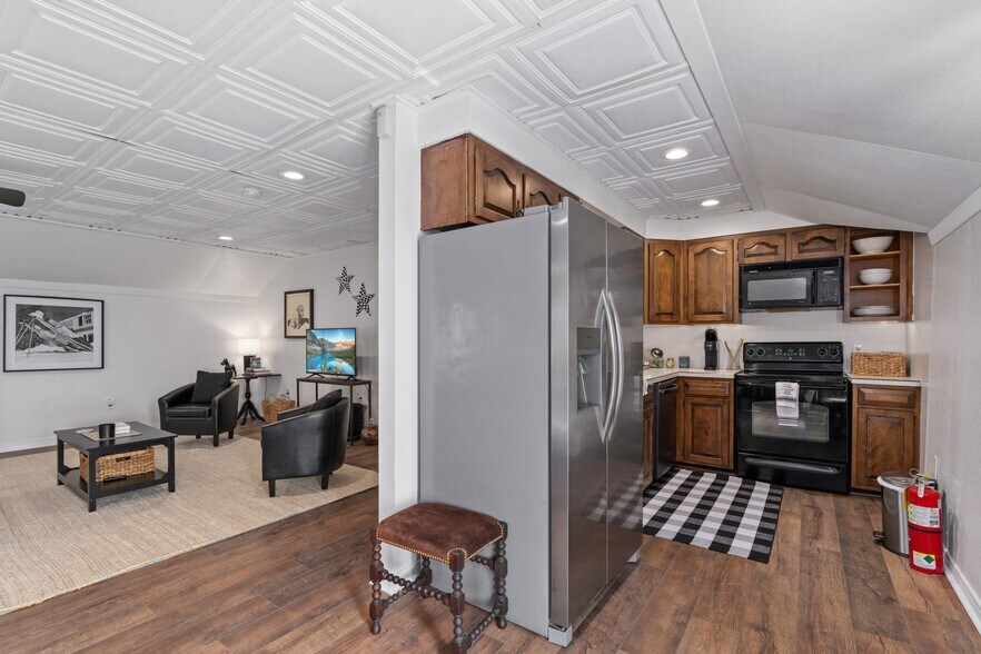 More Photos Of 11 E Philadelphia Ave, Boyertown Hospitality For Sale