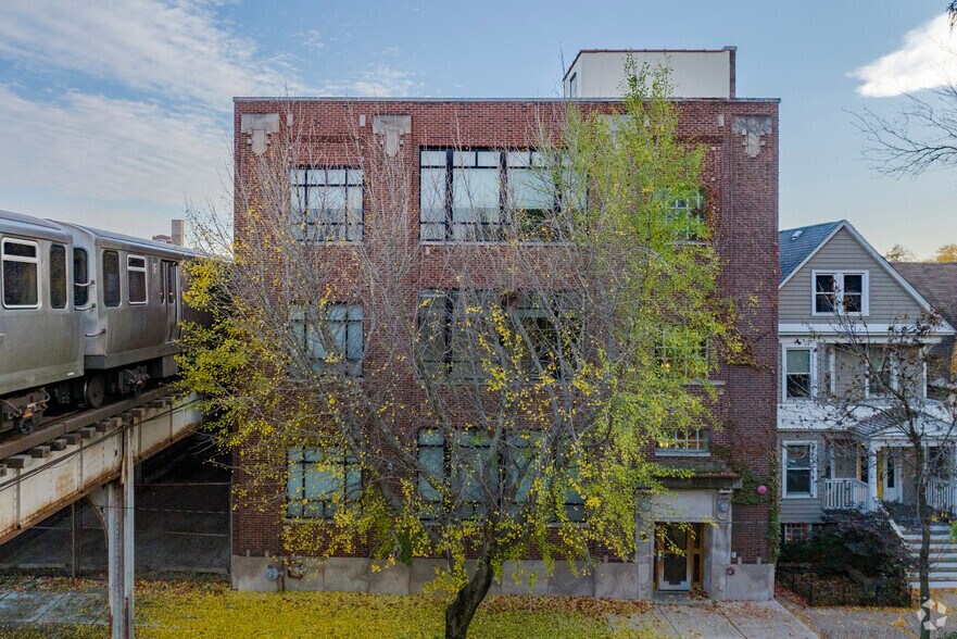 More Photos Of 1821 W Berteau Ave, Chicago Loft Creative Space For Sale