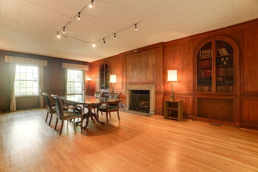 More Photos Of 2118 Leroy Pl NW, Washington Office For Sale