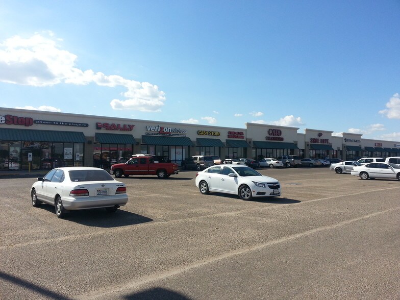 More Photos Of 1601 Kermit St, Plainview Unknown For Lease