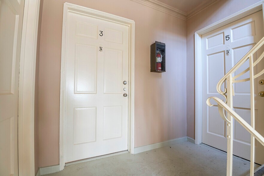 More Photos Of 707-709 Crenshaw Blvd, Los Angeles Apartments For Sale